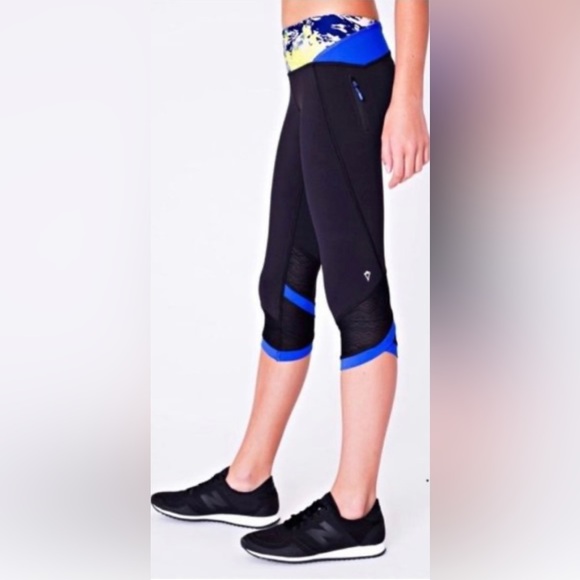 Ivivva Other - Ivivva by Lululemon Cropped leggings in black and blue sz 14